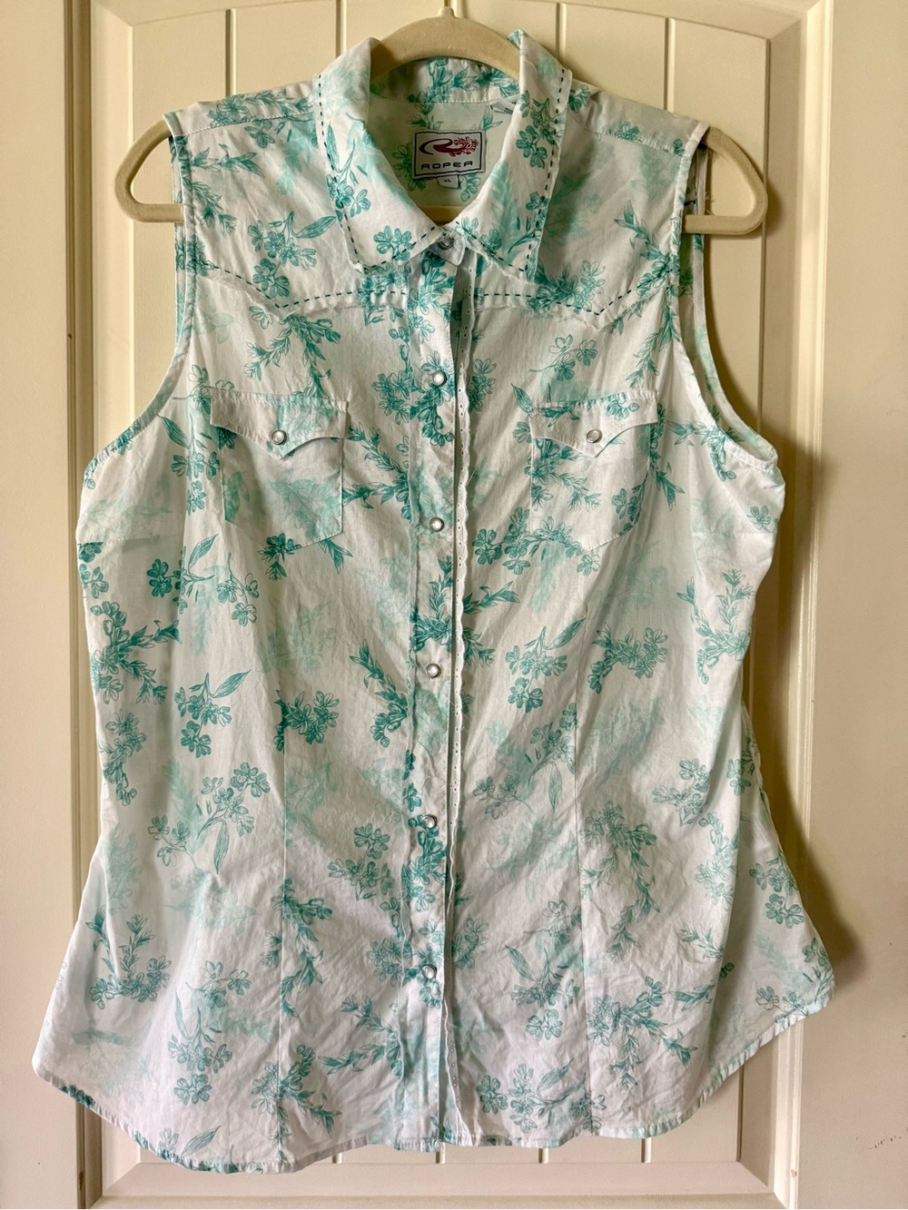 Roper Vintage -Look Sleeveless Western Shirt from the brand's Karman 100% Cotton